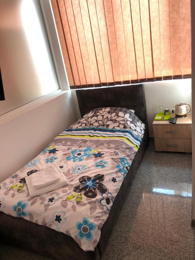 Binta Hostel Vranje Kültér fotó